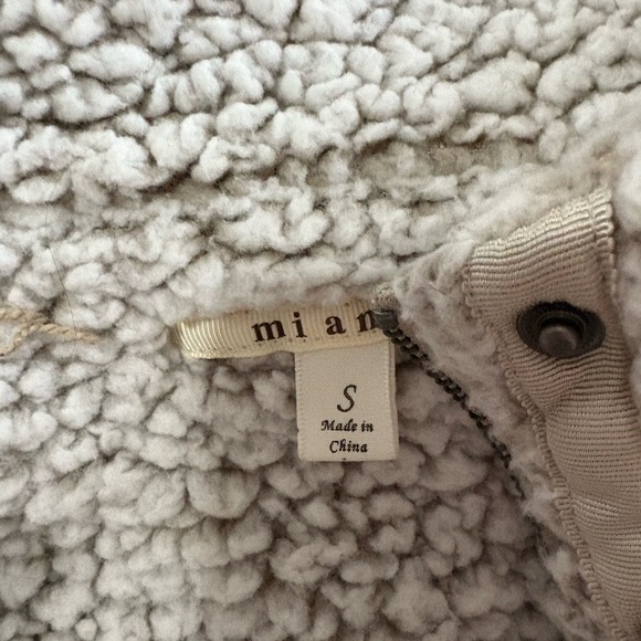 Cream Sherpa Jacket - Picture 4 of 5